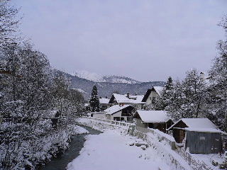 Kurzreisen Deutschland Garmisch Partenkirchen Bayern Winterlandschft Flusslandschft